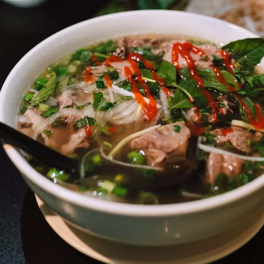 Quầy pha chế của Lê Hữu Tuyển